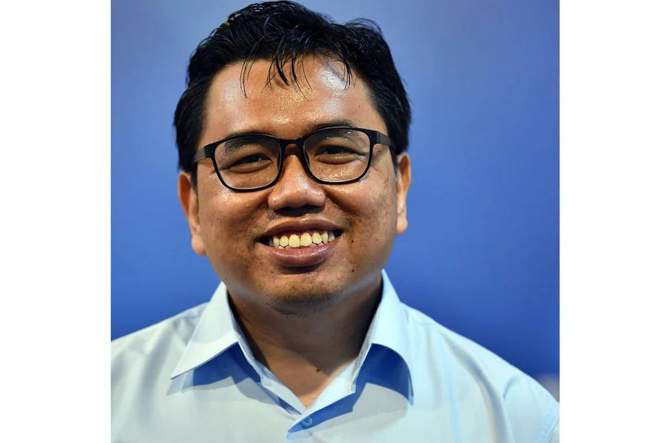 ANTARA CALON PEMBANGKANG:Encik Muhammad Fadli Mohammed Fawzi (atas), Encik Khan Osman Sulaiman, Encik Muhammad Taufik Supan dan Cik Raeesah Begum Farid Khan merupakan antara muka baru yang ditampilkan parti-parti pembangkang dalam pilihan raya kali ini. - Foto fail