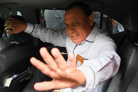 JAWAB TUDUHAN RASUAH: Ketua Suruhanjaya Pembanterasan Rasuah Indonesia (KPK), Encik Firli Bahuri, dipanggil KPK untuk menjalani siasatan di Jakarta.