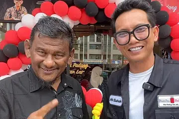 Ebby Yus, Bumbu Babah, Ajak Shiro