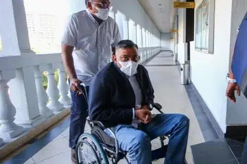 Muhamad Faizal Aliar, (berkerusi roda) tidak mengaku bersalah selepas dikenakan dua tuduhan menipu sebuah syarikat berkaitan penganjuran program kebajikan berjumlah RM3.38 juta pada April 2023. 