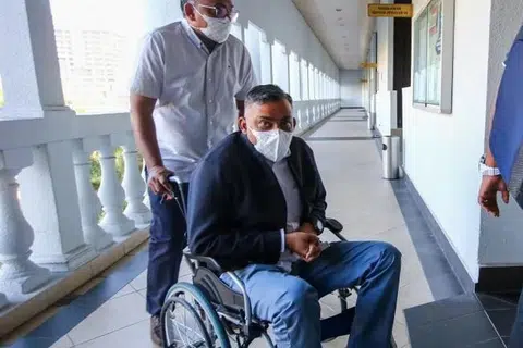 Muhamad Faizal Aliar, (berkerusi roda) tidak mengaku bersalah selepas dikenakan dua tuduhan menipu sebuah syarikat berkaitan penganjuran program kebajikan berjumlah RM3.38 juta pada April 2023. 