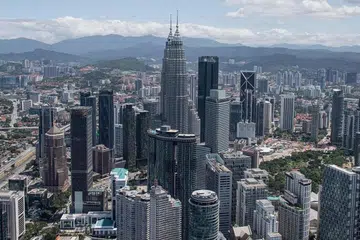 JAGA DIRI: Kerajaan Malaysia menggesa rakyatnya agar tidak mengamalkan tradisi kunjung mengunjung pada Ramadan ini sedang negara melaksanakan kawalan pergerakan dan sempadan bagi mengekang penularan Covid-19.