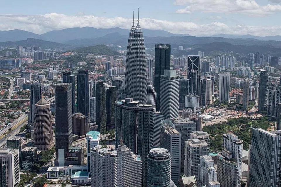 JAGA DIRI: Kerajaan Malaysia menggesa rakyatnya agar tidak mengamalkan tradisi kunjung mengunjung pada Ramadan ini sedang negara melaksanakan kawalan pergerakan dan sempadan bagi mengekang penularan Covid-19.