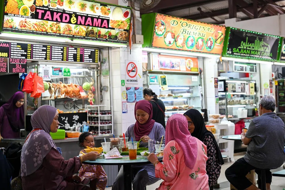 Pasar Geylang Serai masih tetap menjadi hab untuk masyarakat Melayu pergi ke pasar dan menjamu selera, menurut peniaga di sana.