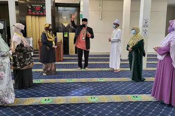 MAHU SOKONGAN JEMAAH: Pengerusi Eksekutif Masjid Ar-Raudhah, Ustaz Mohamed Ali Atan (tengah, songkok hitam) inginkan sokongan jemaah dalam menjayakan program dan kegiatan di masjid tersebut. - Foto-foto MASJID AR-RAUDHAH
