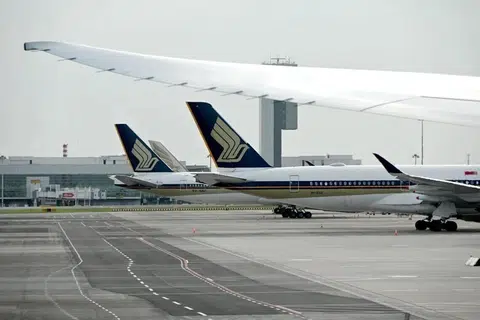Singapura, Dubai, penerbangan