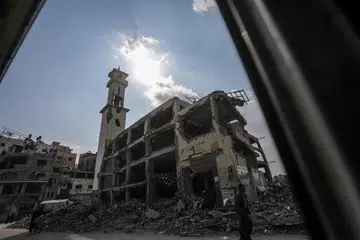 Masjid Al-Saraya yang musnah di Bandar Gaza kelihatan dalam gambar yang diambil pada 31 Januari 2025. Israel dan Hamas melaksanakan fasa pertama pembebasan tebusan dan perjanjian gencatan senjata pada 19 Januari 2025.