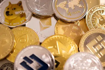 Peruntukan yang betul termasuk melabur dalam mata wang kripto, saham dan hartanah adalah penentu terbesar hasil pelaburan anda. 