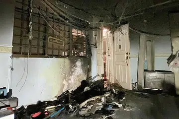 PMD PUNCA KEBAKARAN: Pasukan Pertahanan Awam Singapura (SCDF) telah memberi respons kepada satu kejadian kebakaran di unit flat tingkat empat di Blok 111 Rivervale Walk pada sekitar 5.30 pagi semalam. - Foto SCDF / FACEBOOK