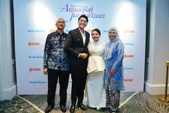  Cik Aisyah Lyana, Encik Amir Azhar Azizan