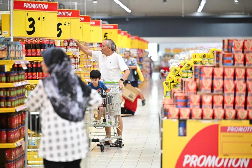 Inflasi makanan meningkat sedikit kepada 1.2 peratus, berbanding 1.1 peratus pada September.