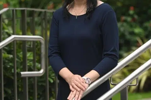 Cik Fortuna Tan pernah menjadi penjaga kepada ibu mertuanya yang telah meninggal dunia dan menghidap demensia. Kini beliau menjadi rakan pendamping kepada penjaga lain.