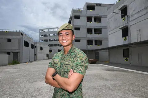 Pegawai Pemerintah di Pusat Latihan Batalion Infantri Bermotor, Leftenan Kolonel (LTC) Mohamed Firdaus Mohd Ghazali, 38 tahun, memuji keberkesanan latihan dengan ciri-ciri Bandar Safti kerana ia memastikan anggota SAF lebih bersedia menghadapi tuntutan operasi di dunia sebenar. 