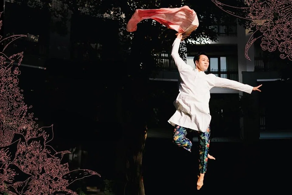 UNSUR POP-ETNIK: Single terbaru penyanyi Adam Azali ini berunsur pop-etnik. Beliau menulis sendiri lirik untuk lagu barunya itu yang kemudian digubah oleh komposer Hardi Aris dengan arahan dan susunan lagu oleh Amri Amin. - Foto PUJA ASTAWA