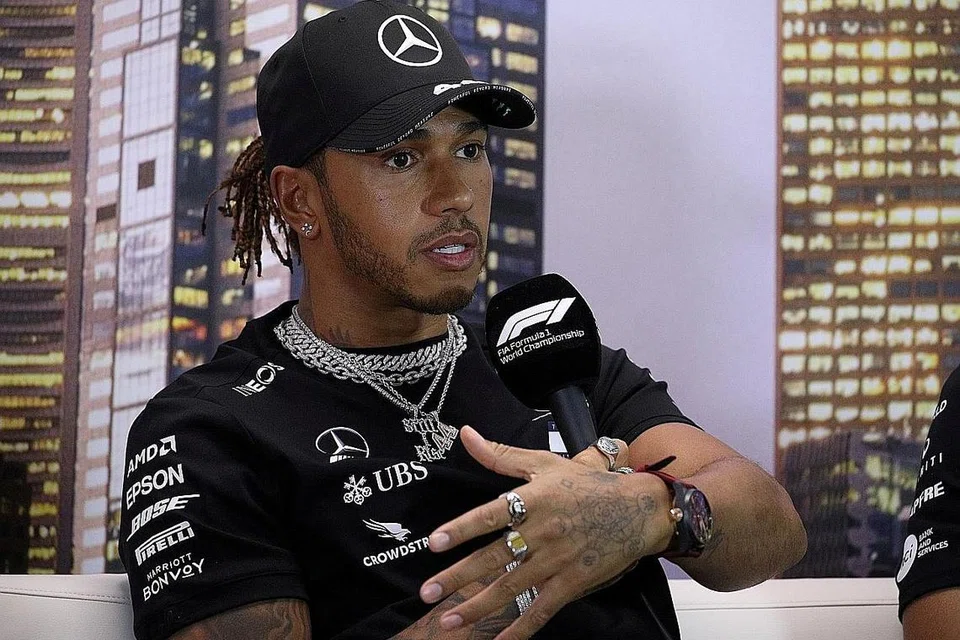 SESUAI DIRI: Lewis Hamilton berkata musim Formula Satu (F1) yang lebih singkat bermakna pertaruhan bagi setiap perlumbaan lebih tinggi dan pasukan perlu pantas menyesuaikan diri. - Foto REUTERS