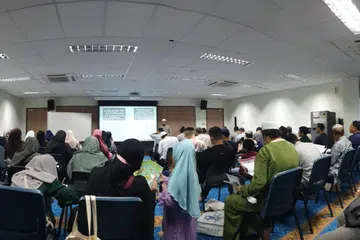 Satu cara untuk memenuhi matlamat dan tujuan Al-Quran adalah berusaha mempelajari isi kandungannya. Dengan memahami mesej Al-Quran, kita mampu bertadabbur dan mengambil iktibar daripadanya.