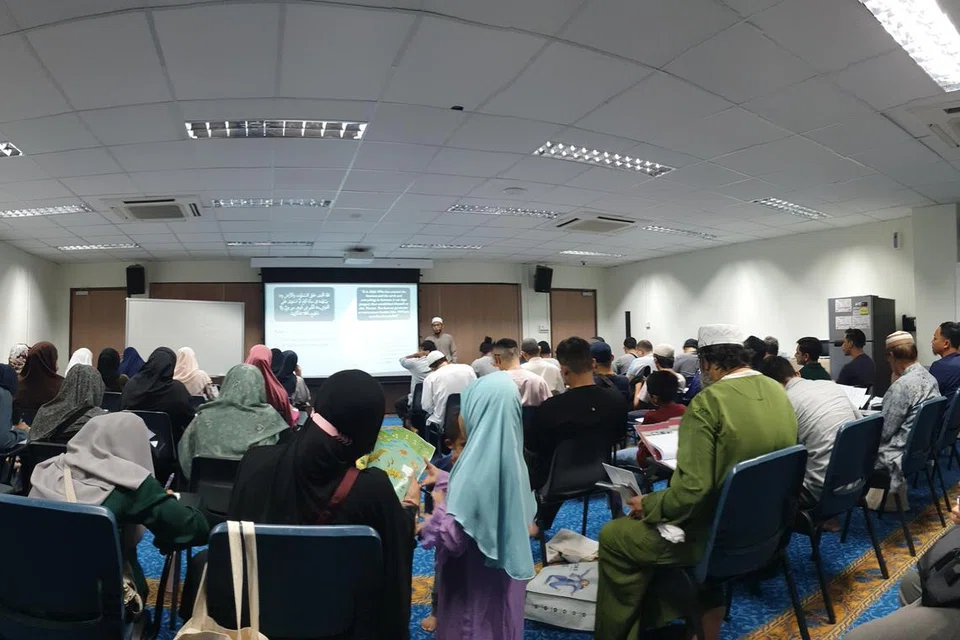 Satu cara untuk memenuhi matlamat dan tujuan Al-Quran adalah berusaha mempelajari isi kandungannya. Dengan memahami mesej Al-Quran, kita mampu bertadabbur dan mengambil iktibar daripadanya.