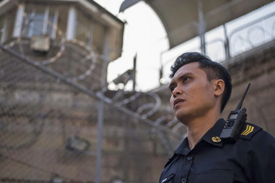 LALUI PASANG SURUT EMOSI: Fir Rahman yang bersyukur kerana dicalonkan bagi kategori Pendatang Baru Terbaik di Anugerah Filem Asia melihat watak Aiman yang dijayakannya dalam filem 'Apprentice' mencabar dari segi tuntutan emosinya. - Foto AKANGA FILM STUDIO