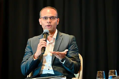 Ketua Pegawai Eksekutif (CEO) Yayasan Mendaki, Encik Mohamed Feroz Mohamed Akber.