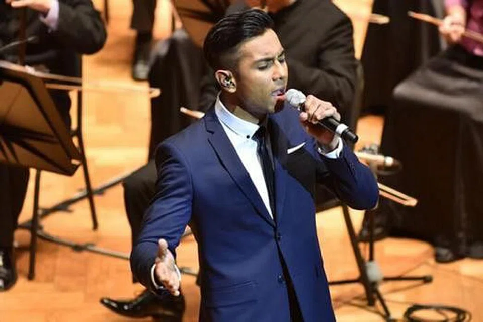 PATAH TUMBUH: Dari S. Sudarmadji sehingga Taufik Batisah, Singapura tidak pernah putus dikurniakan dengan para pemuzik dan penulis lirik berbakat besar. Gambar menunjukkan Taufik ketika membuat persembahan di konsert 'Malam Titian Budaya: Merentas Budaya' di Kuala Lumpur bulan lalu. - Foto-foto fail