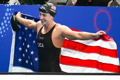 Perenang jarak jauh Amerika Syarikat, Katie Ledecky, meraih pingat emas dengan catatan masa 15 minit 26.44 saat dalam pertandingan akhir acara renang 1,500 meter gaya bebas untuk memperoleh gelaran dunia ke-22 beliau. 
