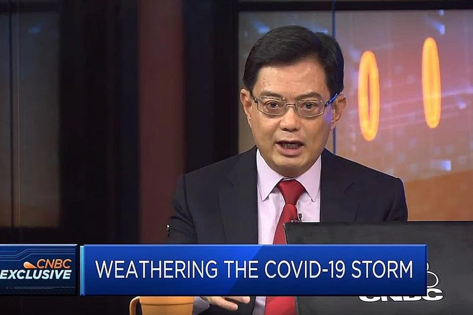 TANGANI CABARAN: Timbalan Perdana Menteri merangkap Menteri Kewangan, Encik Heng Swee Keat, tampil dalam program wawancara eksklusif di saluran televisyen CNBC. - CNBC