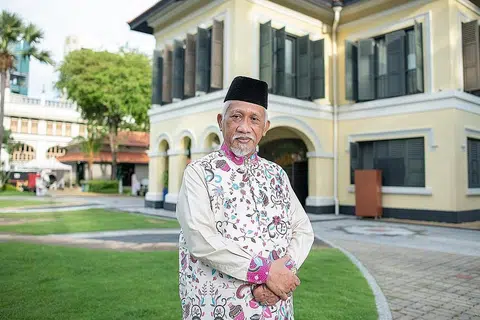 PROJEK BARU: Nadiputra merancang menulis buku tentang bangsawan di Singapura menggunakan geran projek yang ditawarkan kepada pemenang Anugerah Pengelola Warisan Budaya Tidak Ketara (ICH). - Foto NHB