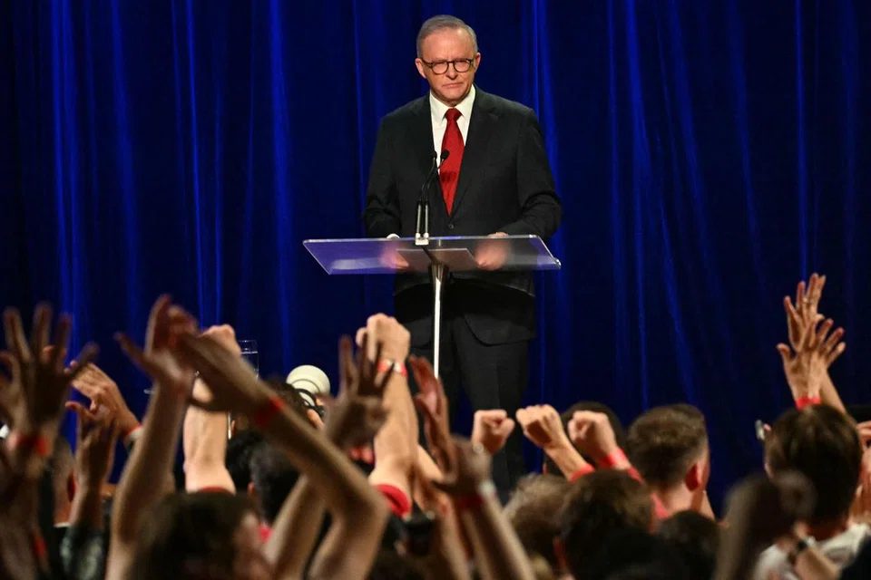 Perdana Menteri Australia, Encik Anthony Albanese, berucap selepas memenangi pilihan raya umum pada acara malam pilihan raya Parti Buruh di Sydney pada 3 Mei.