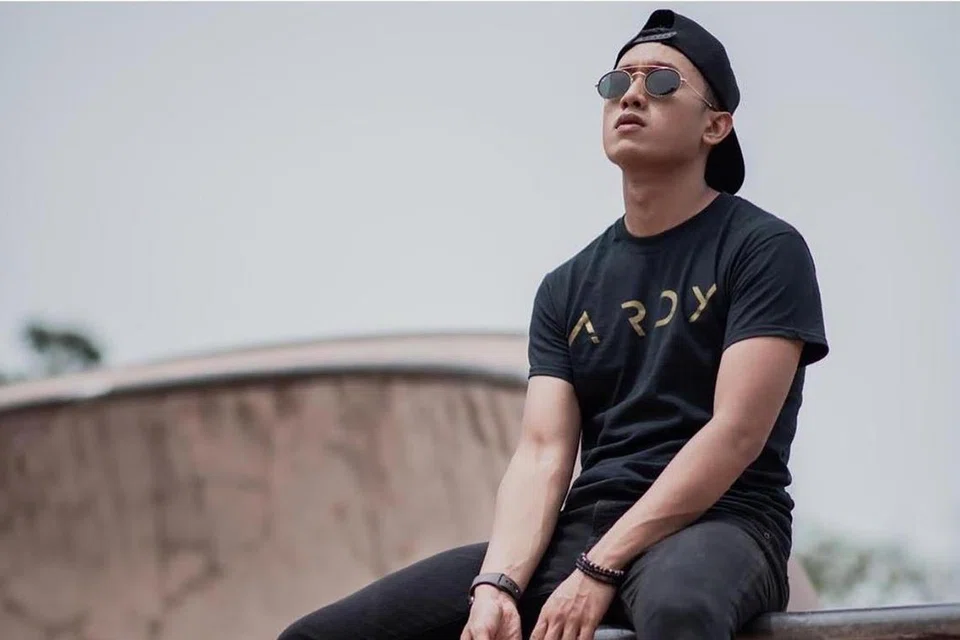 TIDAK ABAI REZEKI DI SINGAPURA: Iskandar Shah hargai setiap peluang yang diberikan kepadanya, baik dalam lakonan drama setempat mahupun percubaan sulung menjadi pengacara Manja. 