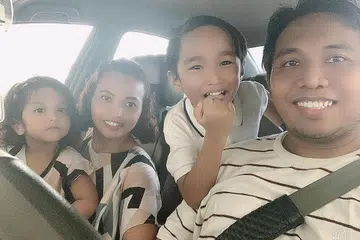 MASA BERHARGA UNTUK KELUARGA: Encik Saidi berkata tugas baru membolehkannya meluangkan lebih banyak masa bersama isteri dan dua anaknya (gambar atas). - Foto SAIDI ADNAN