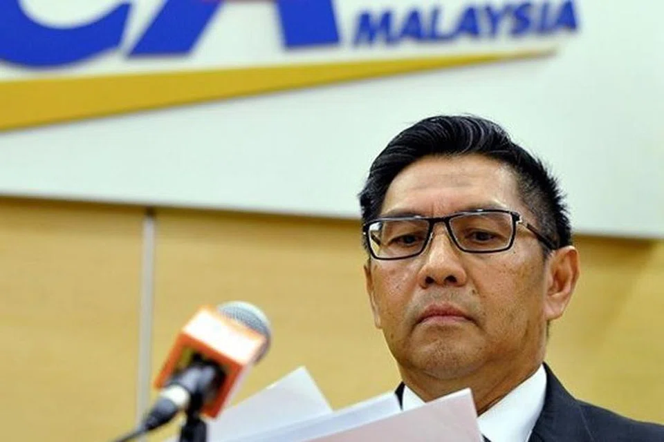 Bekas Ketua Pengarah Jabatan Penerbangan Awam (DCA), Datuk Seri Azharuddin Abdul Rahman, sehingga hari ini masih dipersalahkan atas kehilangan pesawat Boeing 777 Malaysia Airlines MH370 pada 8 Mac 2014.