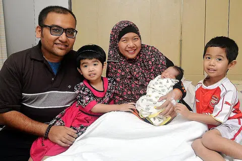 TARIKH ISTIMEWA: Ketiga-tiga anak Encik Muhammad Faisal dan isterinya Cik Wahida dilahirkan pada tarikh istimewa tanpa dirancang. Muhammad Zakir (kanan) dilahirkan pada 1 Januari 2012, Nur Jannah, dilahirkan pada cuti Hari Buruh 2013 dan anak bongsunya, Nur Hidayah, dilahirkan pada 1 Januari 2017. - Foto KHALID BABA