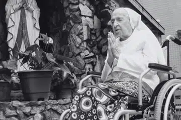 Individu tertua di dunia, seorang rahib Brazil bernama Inah Canabarro Lucas, meninggal dunia semalam pada usia 116 tahun selepas hampir tidak selamat semasa bayi.
