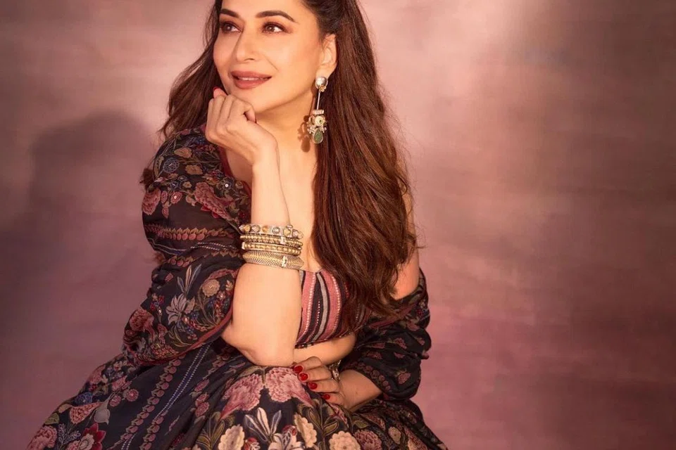 Madhuri Dixit tidak pernah meremehkan kebolehan individu lain bahkan pernah bekerja dengan pengarah baru, Soumik Sen, yang menghasilkan filem bajet rendah, ‘Gulaab Gang’, dengan banyak watak wanita perkasa.