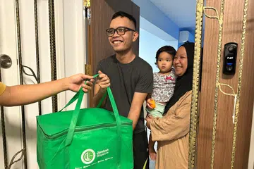 Bagi khidmat penghantaran ke rumah, peserta hanya perlu memastikan ada orang di rumah untuk menerima pek daging. Daging ini dipek dalam beg penyejuk agar ia kekal segar.