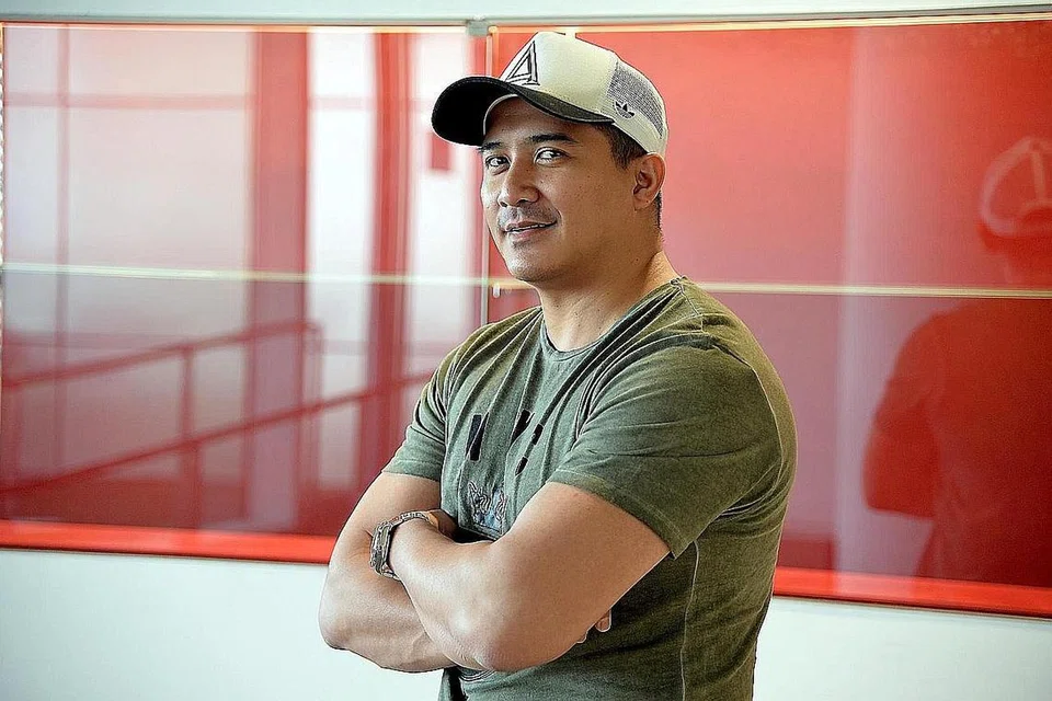 AARON AZIZ: Akan menimbangkan menjalani pembedahan kerana didesak isteri dan rakan-rakan. - Foto M.O. SALLEH