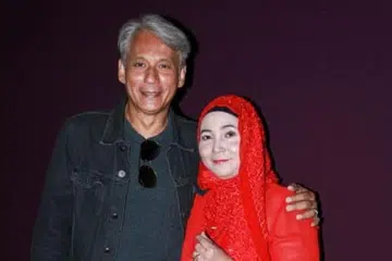 PEMERGIAN MENGEJUT:  Badrul Muhayat (kiri) didapati tidak sedarkan diri ketika isterinya iaitu Norhayati Zulkapli mengejutkan aktor itu daripada tidur.