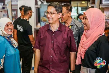 Mantan Pemangku Menteri Bertanggungjawab bagi Ehwal Masyarakat Islam, Profesor Madya Dr Muhammad Faishal Ibrahim (tengah) semasa acara ChiChi LaLa di Wisma Geylang Serai yang bertujuan menggalakkan pendidikan Islam awal kanak-kanak serta keibubapaan aktif pada 2019.