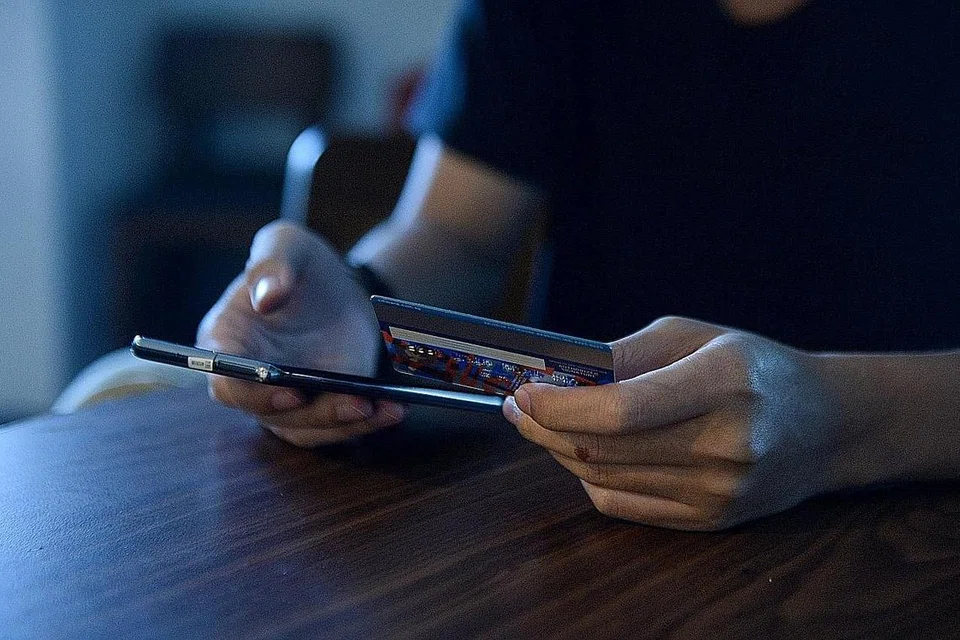 PENIPUAN TERBARU: Hampir $1j ditipu sejak Januari tahun lalu di mana penjenayah menipu mangsa menerusi e-mel untuk membeli kad hadiah iTunes dan Google Play - Foto BH oleh SHINTARO TAY