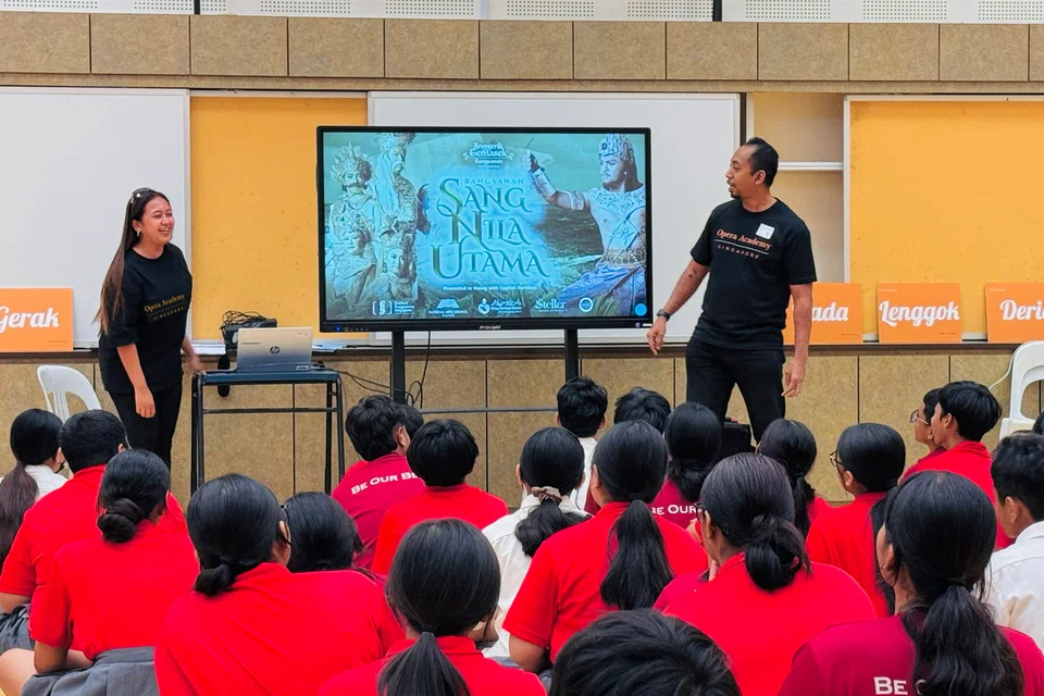 Opera Academy, Program Bangsawan Holistik