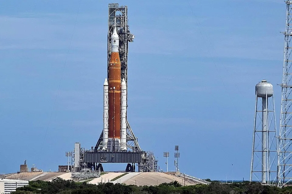 PERCUBAAN KEDUA: Roket SLS Nasa akan dilancarkan dari Pusat Angkasa Lepas Kennedy di Cape Canaveral, Florida, pada Sabtu tengah hari (kira-kira 2.17 pagi Ahad waktu Singapura).