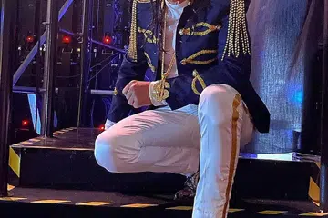 MENGADU PENING DAN LETIH: Roker Singapura dari kumpulan Rusty Blade, Yantzen, diminta pihak penerbitan Gegar Vaganza 7 agar tidak meneruskan persembahan setelah mengadu sakit dan letih di tengah-tengah konsert kelmarin. - Foto INSTAGRAM YANTZEN