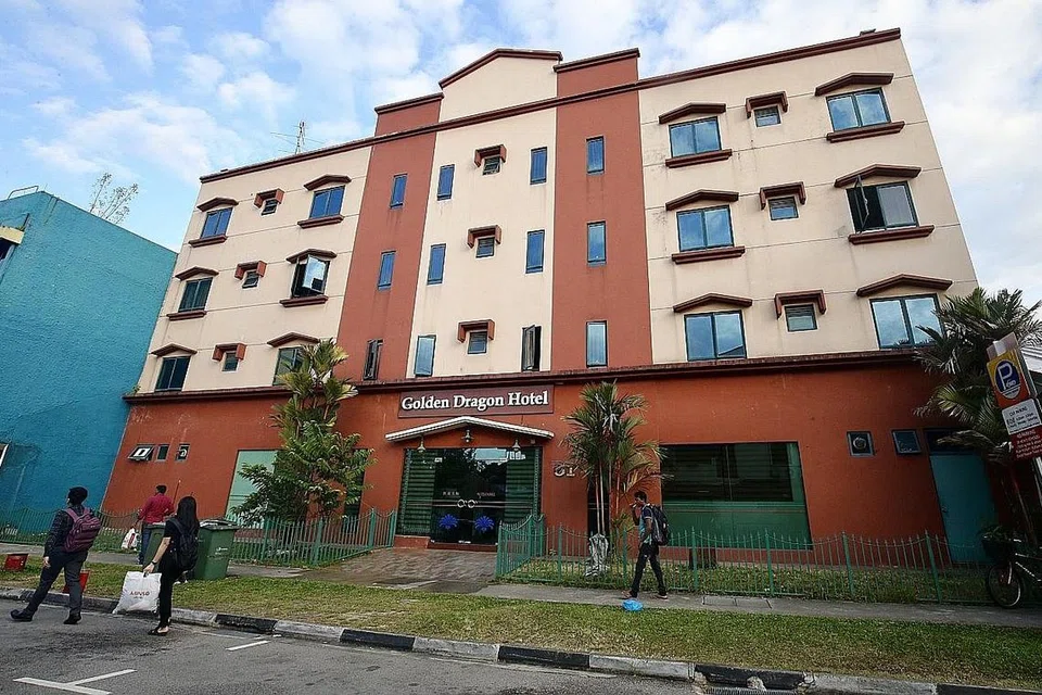TEMPAT KEJADIAN: Seorang wanita berusia 34 tahun ditemui mati di sebuah bilik di Hotel Golden Dragon di Geylang pada Ahad lalu. - Foto WANBAO
