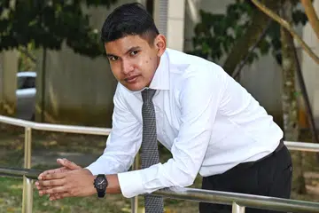 Encik Luqman Nur Hakim Mohamed Erwan, 21 tahun, bakal menjalani bon selama empat tahun bersama SP Group selepas pengajiannya di Universiti Teknologi Nanyang (NTU).