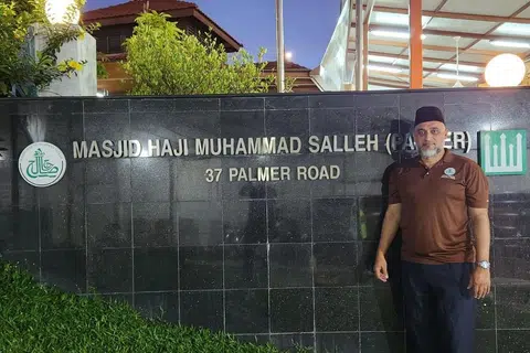 MENGHARAP SOKONGAN: Pengerusi Masjid Haji Muhammad Salleh, Encik Khalid Mohamad, berharap usaha peningkatan dapat menaikkan lagi imej masjid itu dan Makam Habib Noh. - Foto MASJID HAJI MUHAMMAD SALLEH.