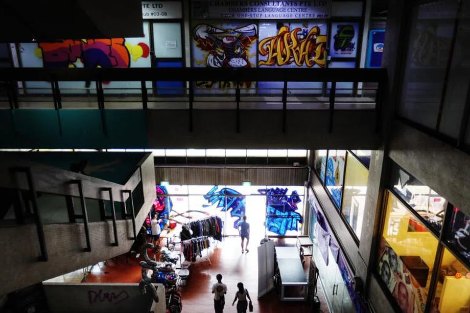 Kreativiti seniman terpancar pada lukisan grafiti di luar kedai di Peace Centre.