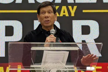 Mantan Presiden Filipina, Encik Rodrigo Duterte, berucap dalam satu perhimpunan bersama masyarakat Filipina di Hong Kong yang berlangsung di Stadium Southorn pada 9 Mac. 