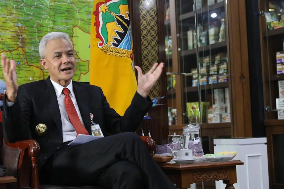 PENGARUH JAWA: Gabenor Jawa Tengah, Encik Ganjar Pranowo, dikatakan mempunyai kelebihan dalam kalangan penduduk Jawa menurut tinjauan pendapat terkini.