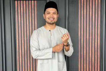 JAGA ADAB DAN ETIKA: Khairul Aming yang menerima Anugerah Penjana Kandungan Tahunan Terbaik bagi Anugerah TikTok di Malaysia menitikberatkan usaha gigih, ilmu, adab, etika, pemikiran kritikal dan penghuraian masalah dalam tugas sebagai penjana kandungan.