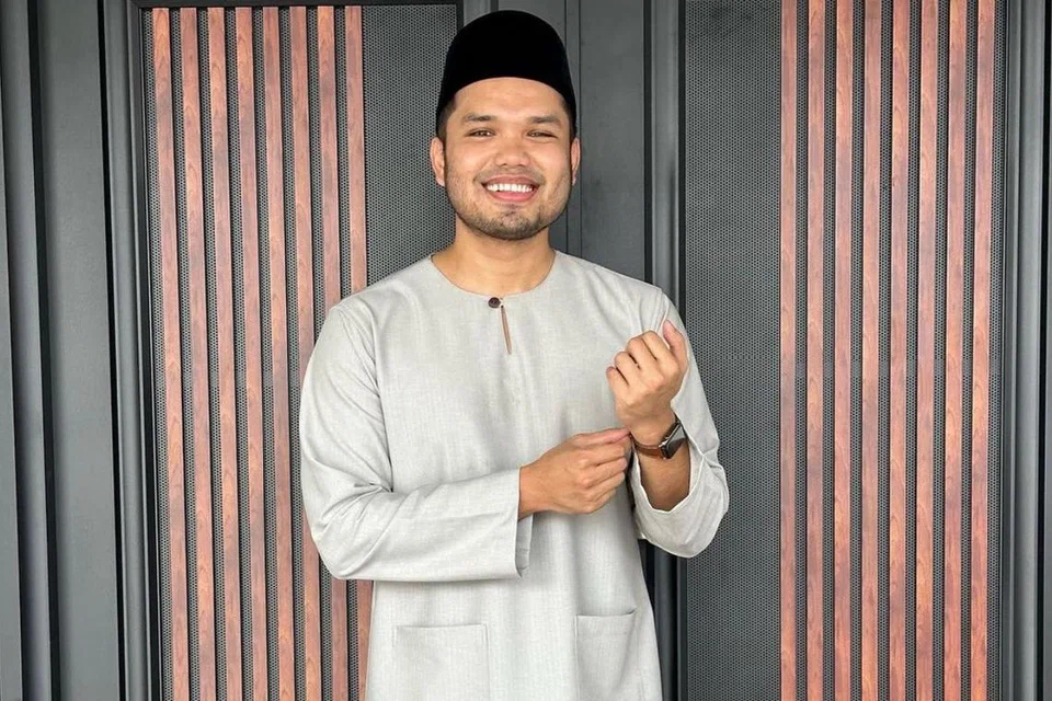 JAGA ADAB DAN ETIKA: Khairul Aming yang menerima Anugerah Penjana Kandungan Tahunan Terbaik bagi Anugerah TikTok di Malaysia menitikberatkan usaha gigih, ilmu, adab, etika, pemikiran kritikal dan penghuraian masalah dalam tugas sebagai penjana kandungan.